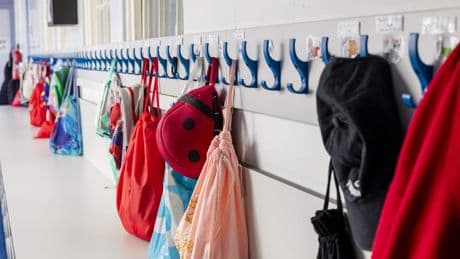 Franse kleuterleidster (59) aangeklaagd voor verkrachting van kinderen 3 en 4 jaar