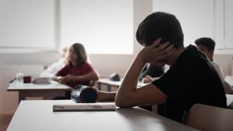 Violences physiques et sexuelles à l'école: les questionnaires aux élèves en phase d'expérimentation