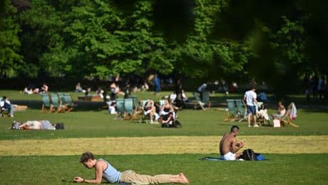 UK weather: Brits to bask in glorious sunshine today as temperatures soar to 29C ahead of bank holiday scorcher