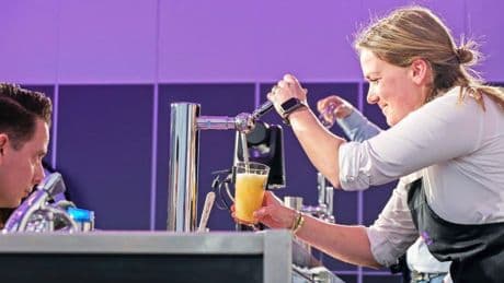 Carrière maken in de horeca? Steeds minder jongeren zien dat zitten