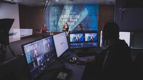 El estudio audiovisual renovado del Máster de EL ESPAÑOL: el reportaje completo que harán los alumnos