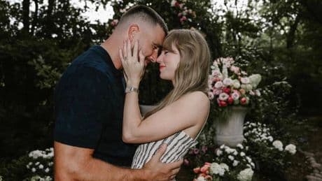 Stilkritik: Romantik, Blumen, Setting: Ein Antrag wie aus Taylor Swifts Fantasie entsprungen