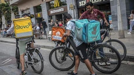La 'ley Rider' cumple cuatro años y, por primera vez, 7 de cada 10 paquetes los entrega un repartidor con contrato