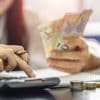 Leg een slimme voorraad aan en begin niet pas op het einde van de maand te sparen: 9 tips om slimmer met je geld om te gaan