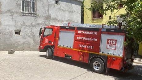 Diyarbakır'da müstakil evde korkutan yangın: 3 kişi dumandan etkilendi