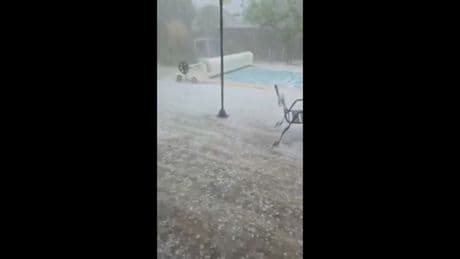 Orages dans le Sud-Ouest: les images des dégâts causés par les grêlons en Haute-Garonne