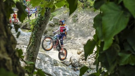 Toni Bou, más líder que nunca tras doble victoria en San Marino