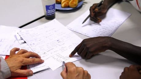 Les étrangers privés de cours en présentiel : « Pour apprendre le français, il faut parler avec des gens »