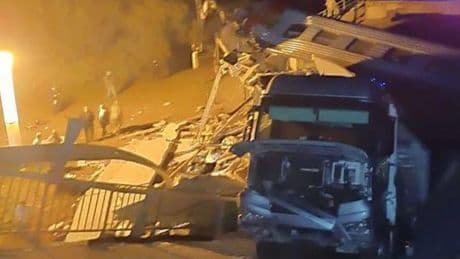 LIVE | Doden en gewonden na instorten brug Rusland