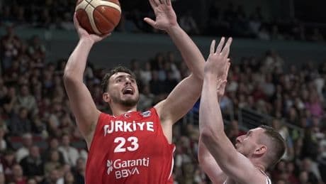 12 Dev Adam EuroBasket’e galibiyetle başladı: A Milli Erkek Basketbol Takımı'ndan Litvanya'ya 20 say fark