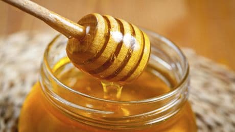 Cómo ayuda la miel a hidratar y fortalecer el cabello de forma natural