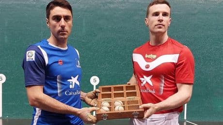Artola y Peio Etxeberria, a gusto con el material para el decisivo partido de Eibar