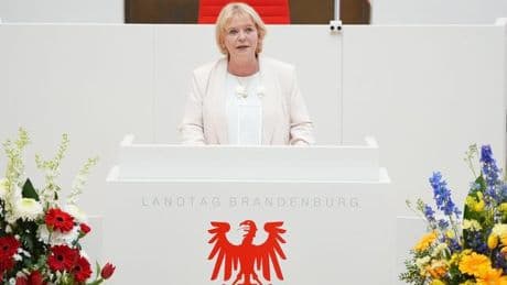 Kriegsgedenken: Landtagspräsidentin: Befreiung steht im Fokus des Gedenkens