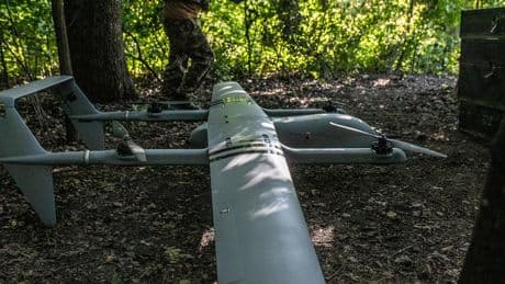 Flammen schlagen hoch: Ukraine setzt große russische Raffinerie mit Drohnen in Brand