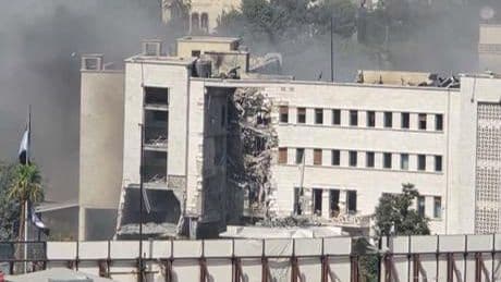 İsrail, Suriye'nin kalbi Şam'ı bombalıyor: İşte bölgeden görüntüler!