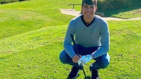 Carlos Alcaraz acredita un hándicap de 11,2 en golf