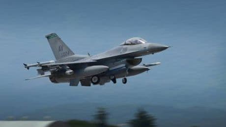 Pioggia di missili e droni russi sull'Ucraina, abbattuto anche un F-16. E la Nato fa decollare i caccia