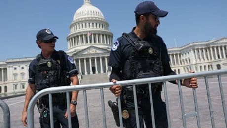 Washington se enfrenta a la Casa Blanca y recupera el control de la policía
