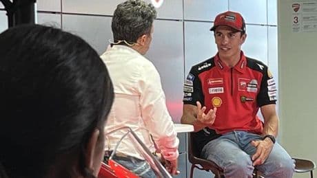 Marc Márquez: "Esta noche cenaré con mamá para que me aclare eso de que quiere que gane Àlex"