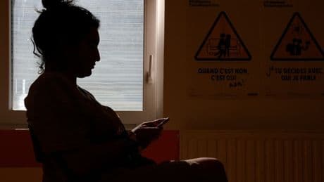 "Une grave violation des droits des filles": l'OMS veut interdire les mutilations génitales féminines aux professionnels de santé