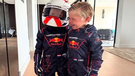 Schattige race-foto’s van neefjes Max Verstappen gaan viraal: ’Maar ik zou ze geen carrière aanraden’