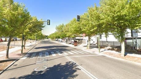 Muere un motorista de 34 años en Guadalajara capital al chocar y quedar atrapado bajo un vehículo