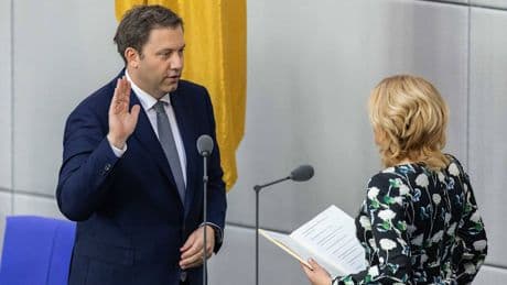 Im Bundestag - Neue Ministerinnen und Minister vereidigt