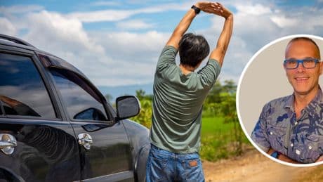 Xavier Labraca, fisioterapeuta: “En viajes largos, muchas personas bajan del coche y estiran las piernas unos segundos, pero lo ideal es hacer ejercicios posturales unos minutos para quitar tensión muscular y mejorar la circulación”