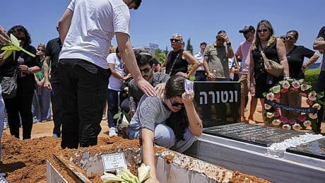 Israel intensifica los ataques contra el plan nuclear iraní y rebaja su estado de emergencia