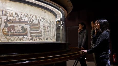 Tapisserie de Bayeux : la préservation au cœur des échanges sur son prêt