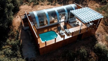 Los Airbnb más curiosos de Córdoba: de un domo en medio del bosque a un patio con la muralla romana