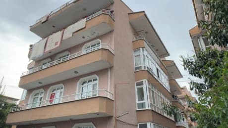 Riskli bina tahliye edilip mühürlendi