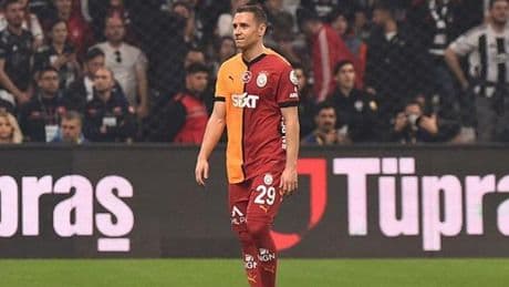 Galatasaray'da yıldız oyuncunun geleceği belli oldu!