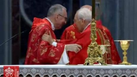 Re, preghiera per il Papa. "Che scuota le coscienze"