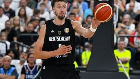 Deutsche Basketballer gewinnen Krimi in Spanien
