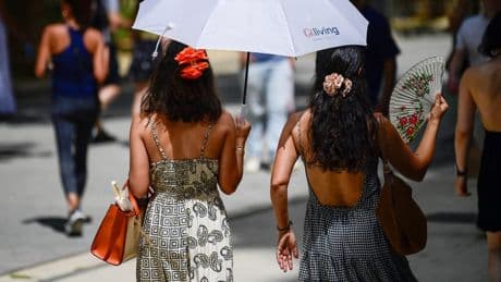 Canicule: 84 départements restent en vigilance orange, l'alerte étendue à mardi