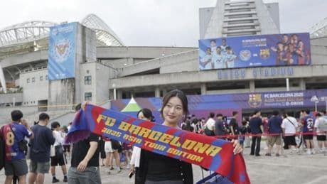 La afición coreana del Barça, impaciente por ver el partido