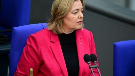 Bas will auch Beamte und Selbstständige in Rentenversicherung einbeziehen