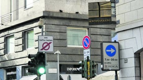 Da lunedì telecamere sulla Ztl Quadrilatero. "Per le boutique già perdite del 60%"
