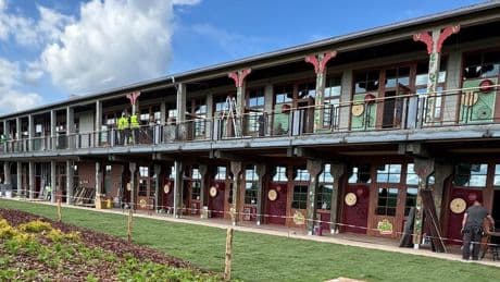 In Rekordzeit auf Karls Erdbeerhof gebaut - Das erste Hotel von Karls Bande eröffnet Sonntag