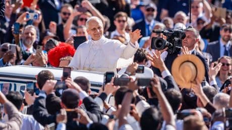 Amtseinführung in Rom: Papst mahnt zu Einigkeit und rügt Kapitalismus und Krieg