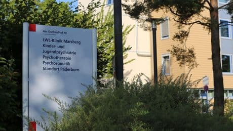 Paderborn: 13-jährige Terrorverdächtige sticht auf Pflegerin in Klinik ein