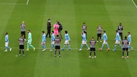 Will Chelsea give Liverpool a guard of honour? ‘Embarrassing’ football tradition explained