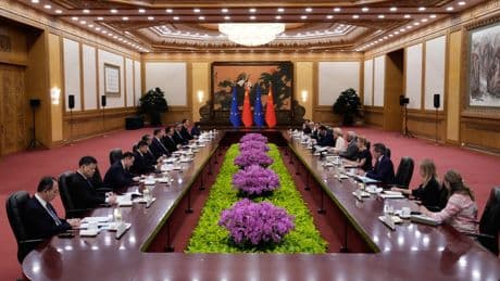 China y la UE celebran sus bodas de oro con una tensa cumbre en Pekín: "La relación se encuentra en un punto de inflexión"