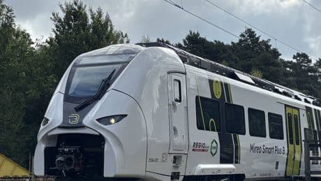 Testfahrt in Wegberg: So fährt sich der neue batteriebetriebene Zug von Regiobahn und VRR