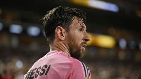 F1 star sends special present to Lionel Messi with emotional seven-word message