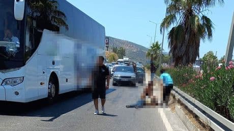 Otobanda otobüsün çarptığı yaya hayatını kaybetti