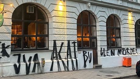 Graffiti-Schande in Münchens feinster Lage - Polizistenhass – und niemand macht das weg