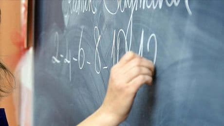 Öğretmen atamasında rakam karmaşası bitti! 25 bin değil: İşte 2025 için resmi sayılar ve akademi detayı!