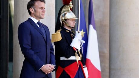 Crise avec l’Algérie : la France rappelle son ambassadeur et annonce l’expulsion de 12 agents en représailles